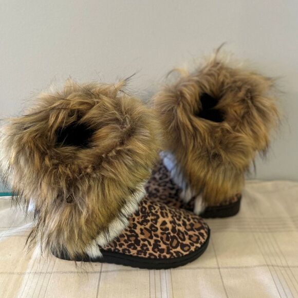 Leopard Print Faux Fur Boots - Picture 3 of 8